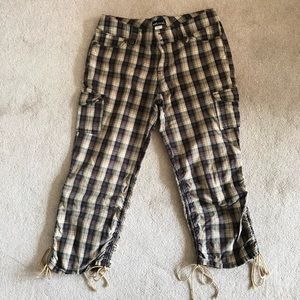 Vintage Capri Pants with Scrunching on Bottom Sides